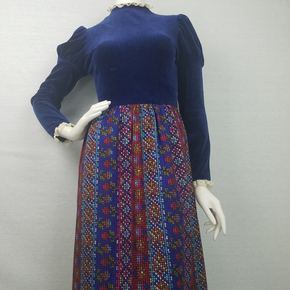 Amazing mid 1960's vintage dress with velvet top